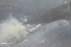 عکس/ امدادرسانی به افراد گرفتار در آتش‌سوزی جنگل‌های خونه‌زار