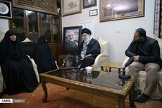 حضور رهبر معظم انقلاب در منزل سردار شهید سپهبد سلیمانی